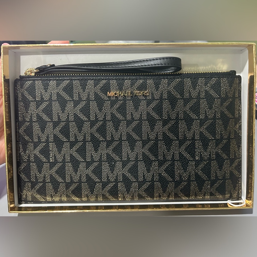 Michale Kors large zip jet set clutch wristlet, NWT